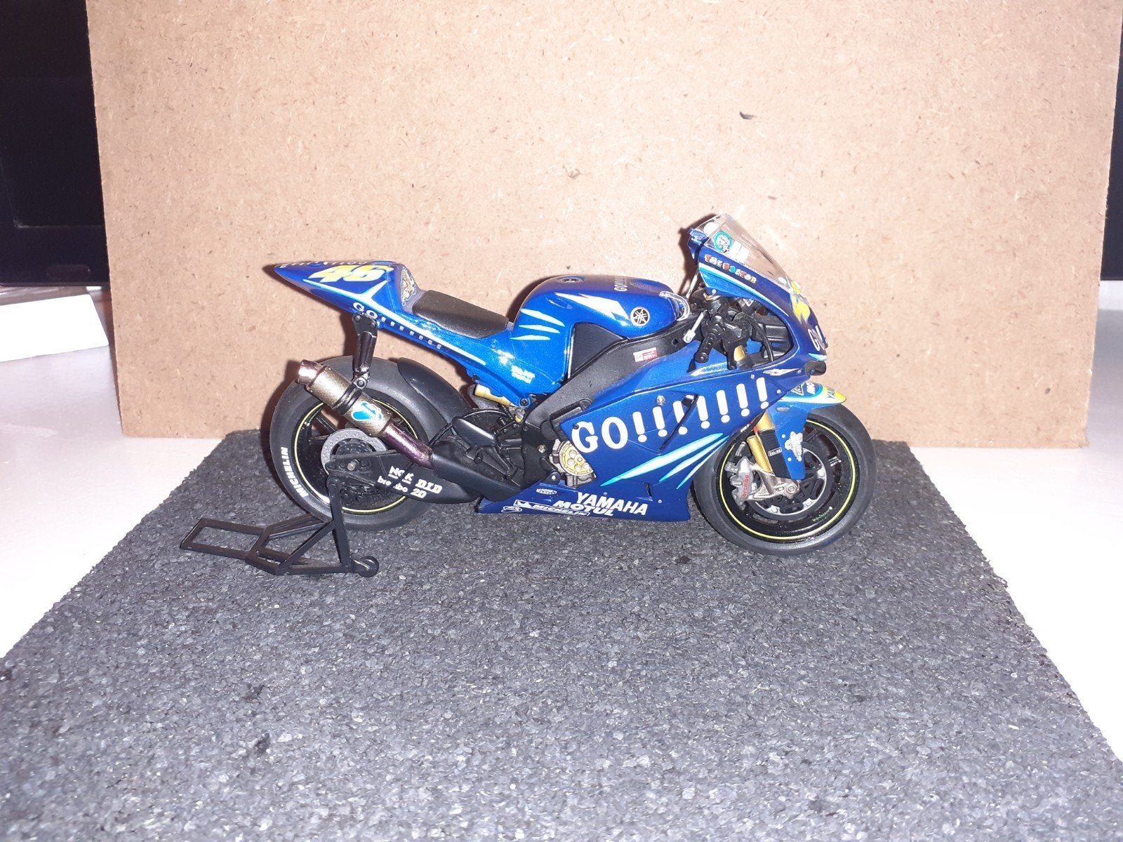 Yamaha yzr m1 2004 rossi, Hobby en Vrije tijd, Ophalen of Verzenden, Gebruikt, 1:9 t/m 1:12, Motor
