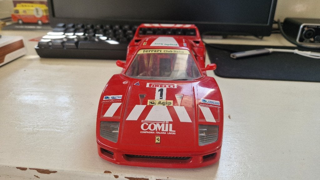 Ferrari F40 schaalmodel 1:18, Hobby en Vrije tijd, Modelauto's | 1:18, Ophalen, Zo goed als nieuw, Auto, Bburago
