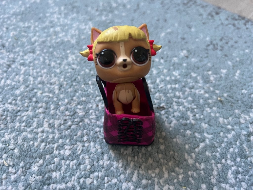 LOL Surprise Pets – hondje met blonde pruik + tasje, Ophalen of Verzenden, Gebruikt