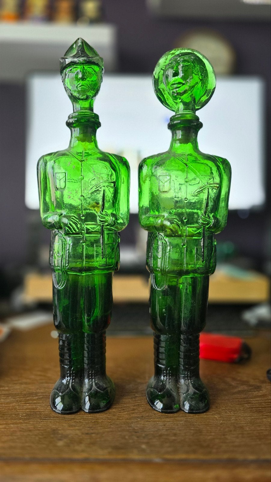 2 Groene Glazen Empoli Karaffen - 37 cm Hoog, Ophalen of Verzenden