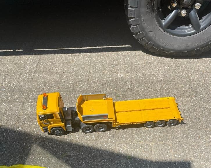 Grote gele speelgoed vrachtwagen met oplegger, Ophalen, Gebruikt