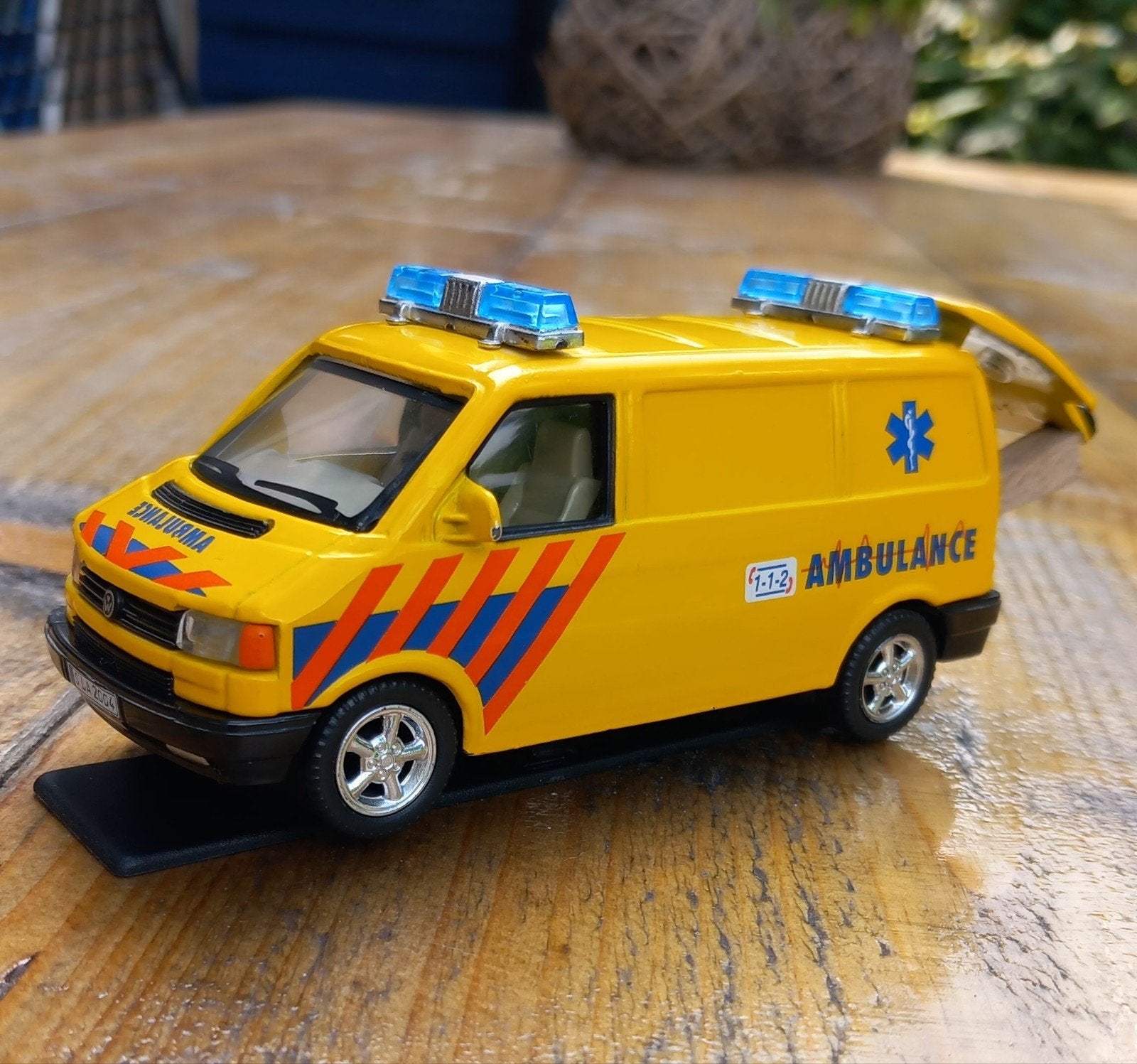 Ambulance speelgoedauto (BMW X3 en VW Transporter), Ophalen of Verzenden, Gebruikt