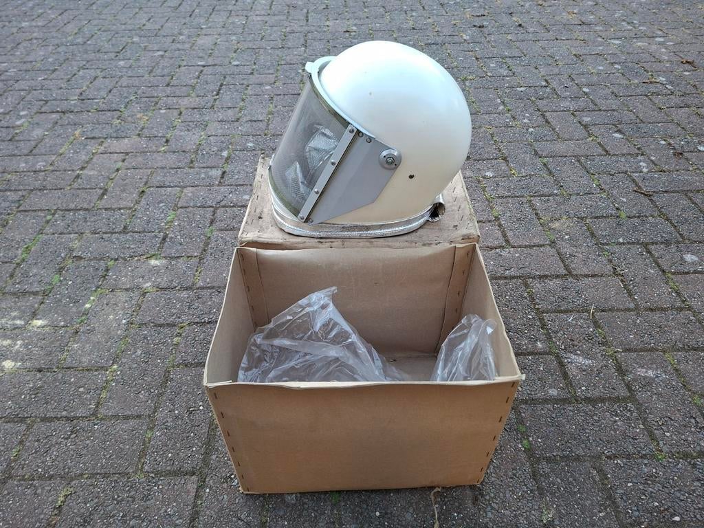 Helm vliegtuig brandweer / helmet aircraft firefighting, Verzamelen, Militaria | Algemeen, Ophalen of Verzenden