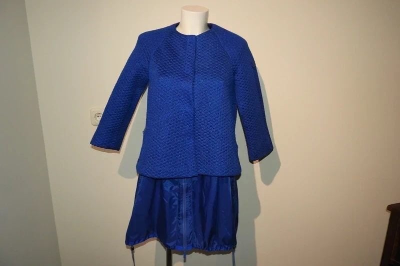 Moncler kobalt blauwe jas apart model langer deel onder S