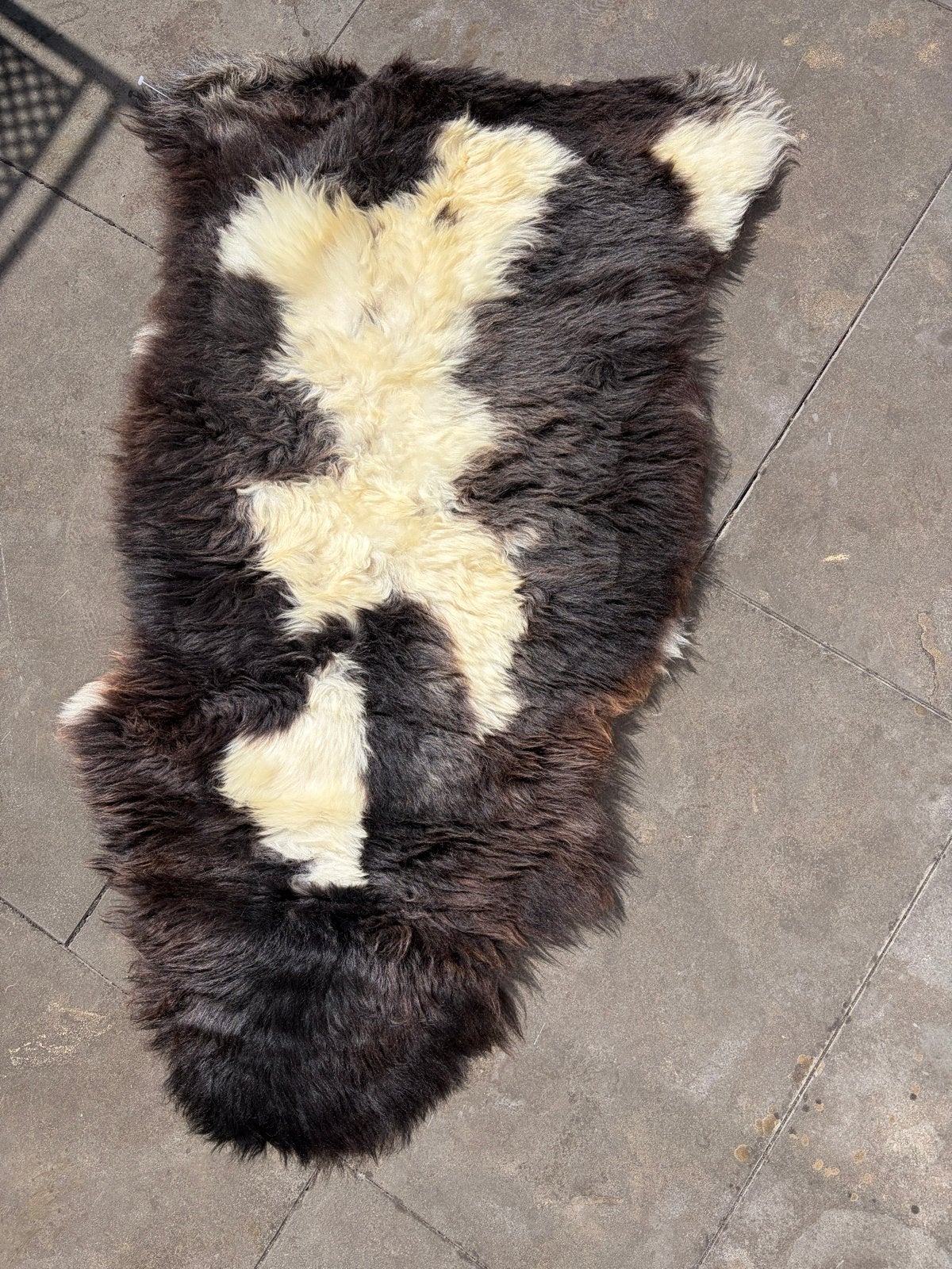 Schapenvacht vloerkleed, zwart met wit patroon, 100 tot 150 cm, Zwart, Nieuw, Overige vormen
