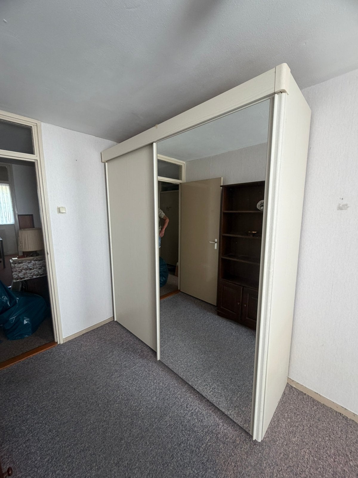 Witte Kledingkast met spiegel en schuifdeuren, Huis en Inrichting, Kasten | Kledingkasten, Met deur(en), 200 cm of meer, Ophalen of Verzenden