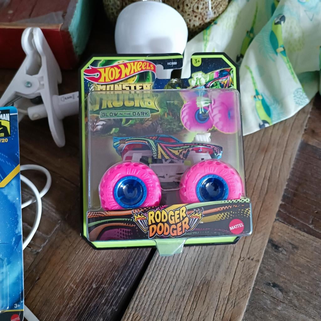 hot wheels glow in the dark rodger dodger nieuw, Ophalen of Verzenden, Nieuw, Auto