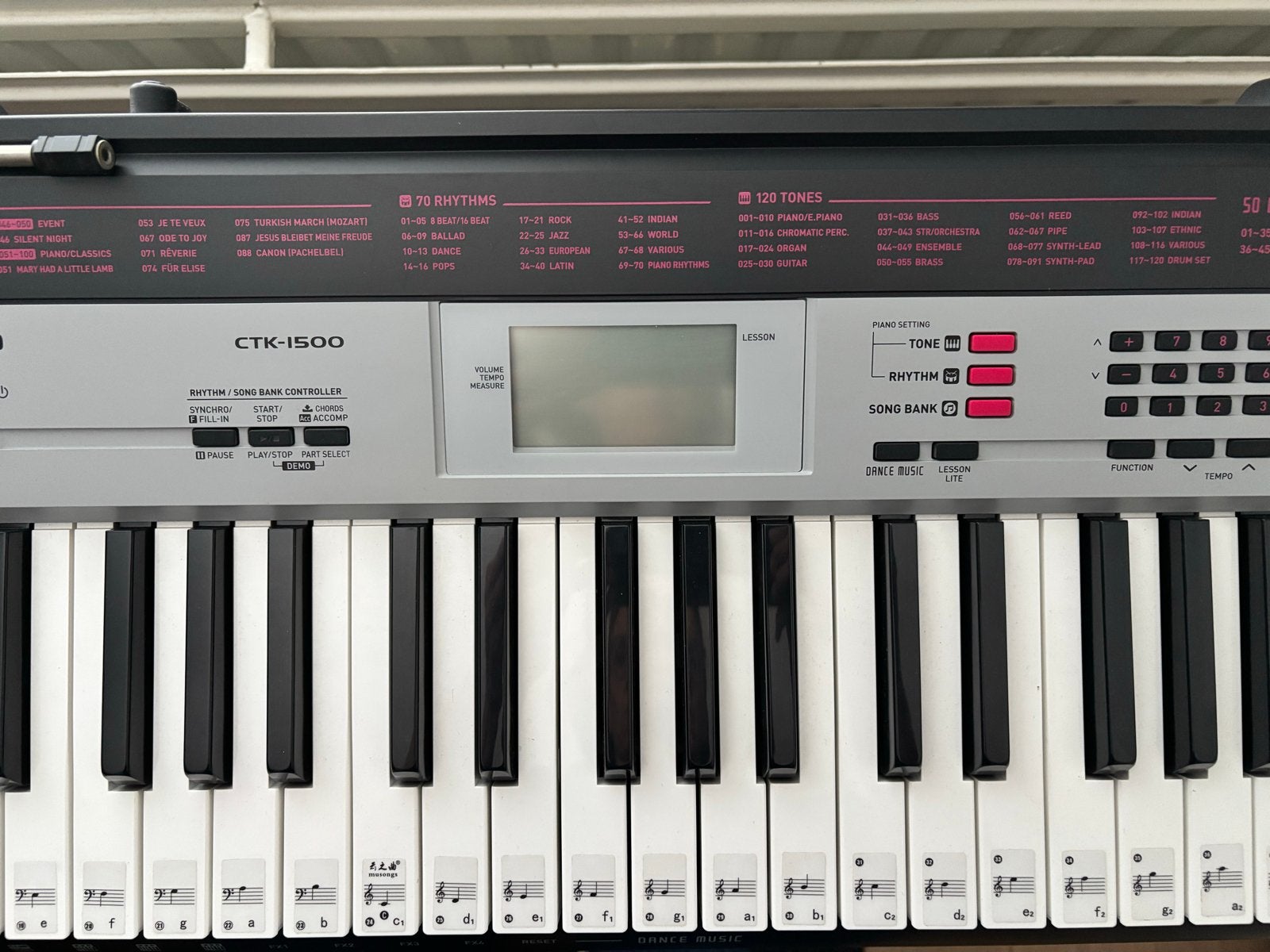 Foto 3 van Casio CTK-1500 Keyboard met standaard