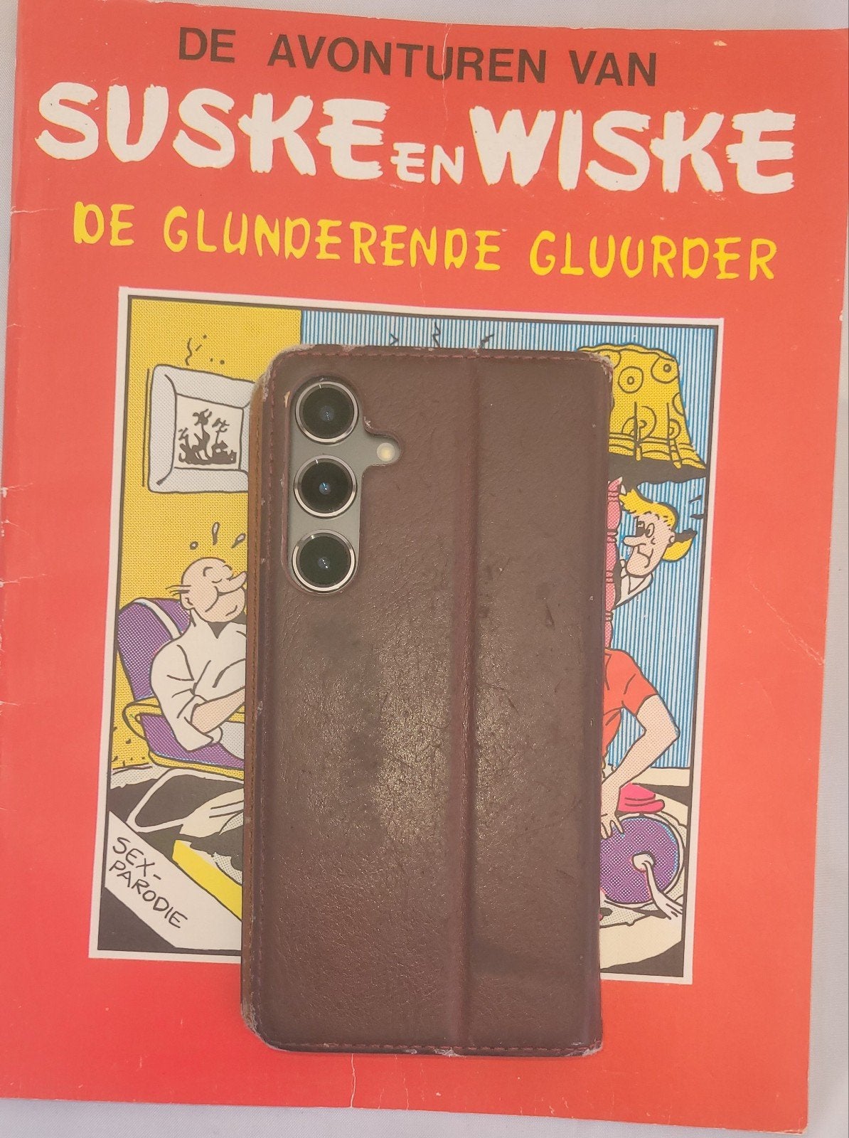 PARODIE SUSKE EN WISKE " DE GLUNDERENDE GLUURDER" 1E DRUK, Boeken, Stripboeken, Ophalen of Verzenden
