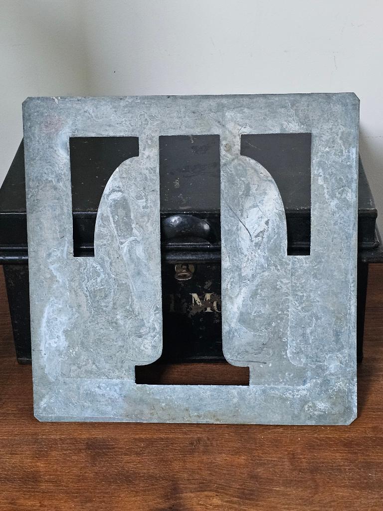 Groot oud zinken lettersjabloon alfabet LETTER 'T' 26X26cm, Antiek en Kunst, Ophalen of Verzenden