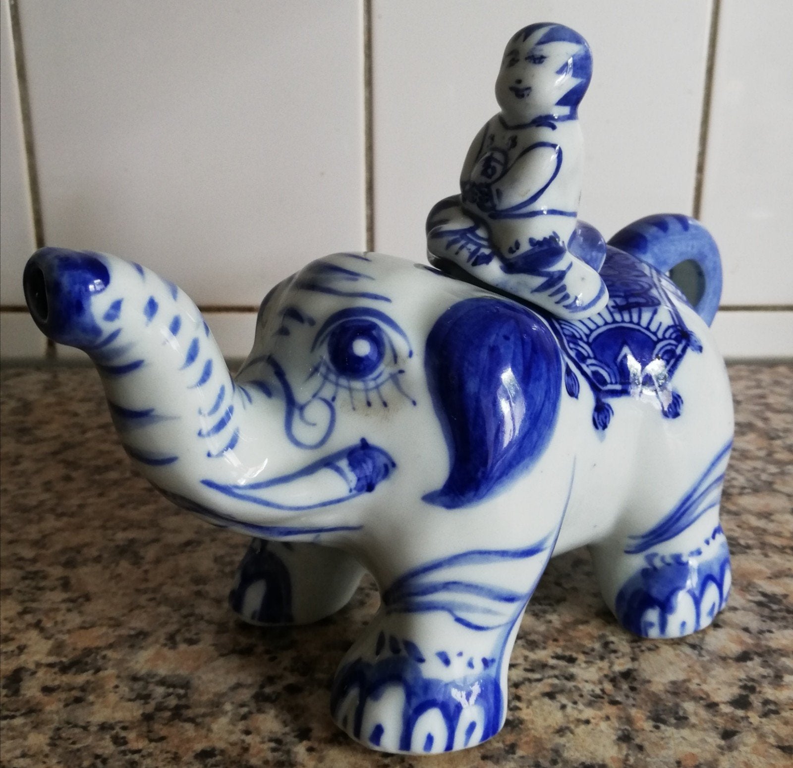 Theepot. Olifant met kornak. 19/15 cm, Ophalen