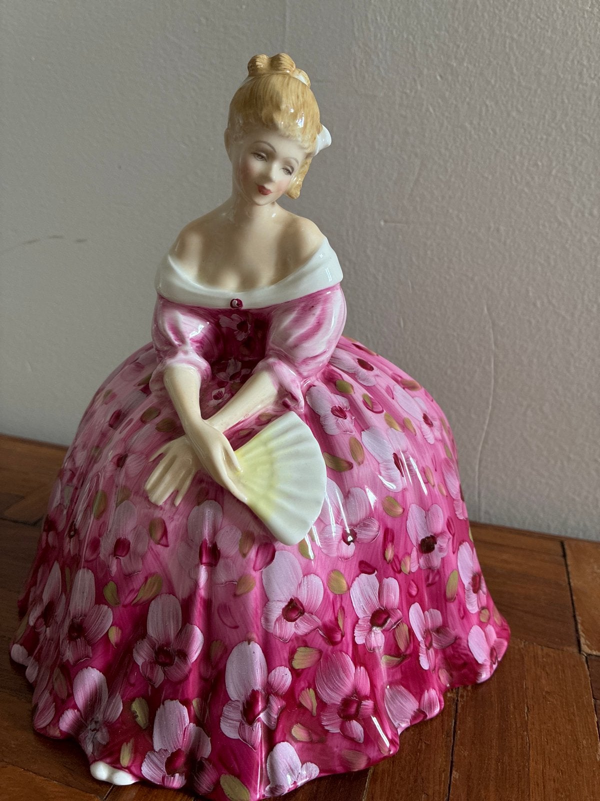 Royal Doulton Victoria H.N. 2471 Figurine - 1972, Verzamelen, Ophalen, Zo goed als nieuw