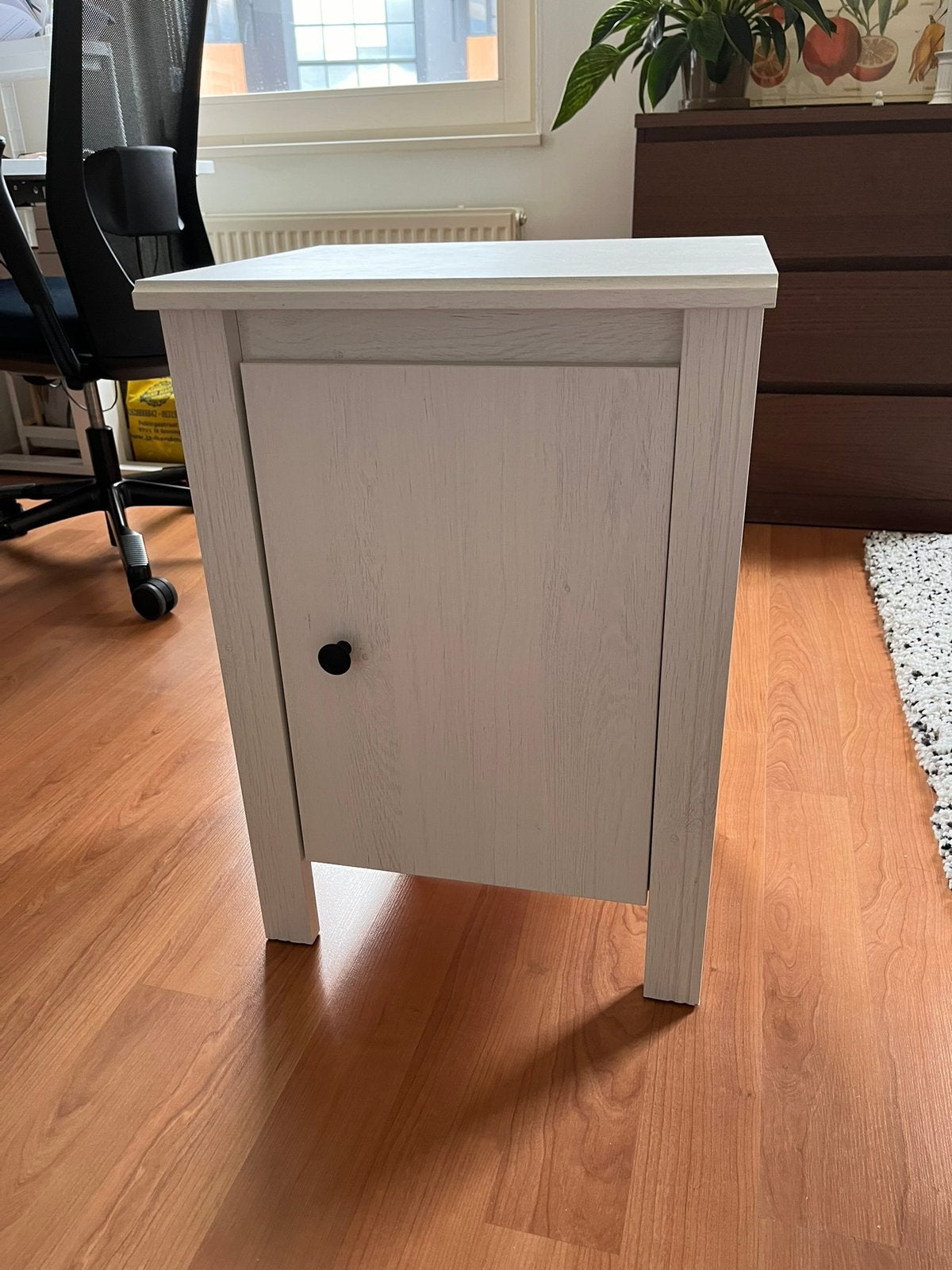 Nachtkastje + nachtlamp te koop (ook apart), Huis en Inrichting, Slaapkamer | Nachtkastjes, Ophalen, Minder dan 45 cm, Zo goed als nieuw