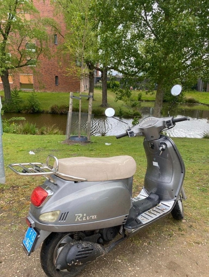 Riva retro scooter 2014 - metallic grijs, beige zadel, Ophalen, Zo goed als nieuw, Benzine, Overige merken