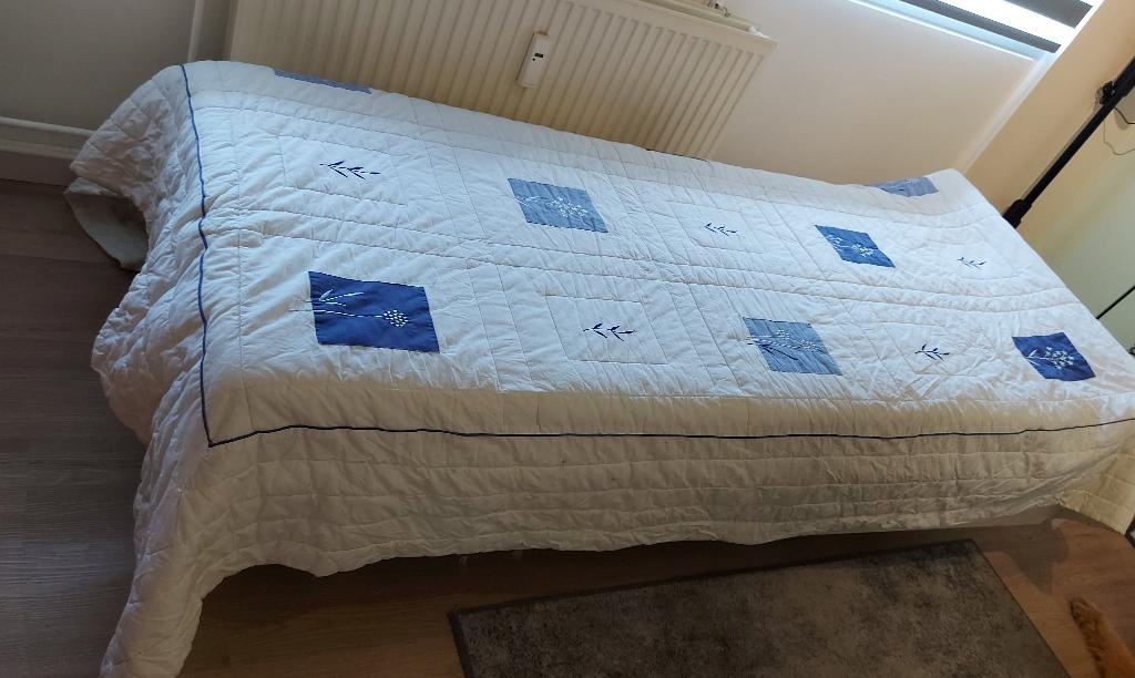 Bed +matras + losse Welllpurematras, Huis en Inrichting, Slaapkamer | Bedden, Gebruikt, 90 cm, Eenpersoons, Wit