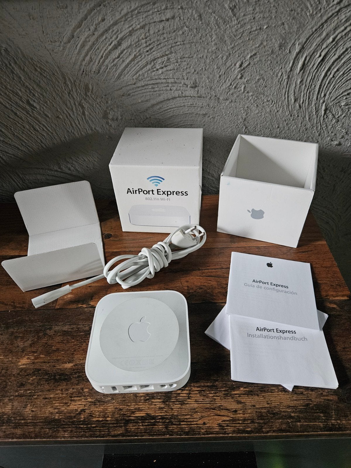 Zgan Apple AirPort Express 802.11n Wi-Fi Router, Computers en Software, Routers en Modems, Ophalen of Verzenden, Zo goed als nieuw