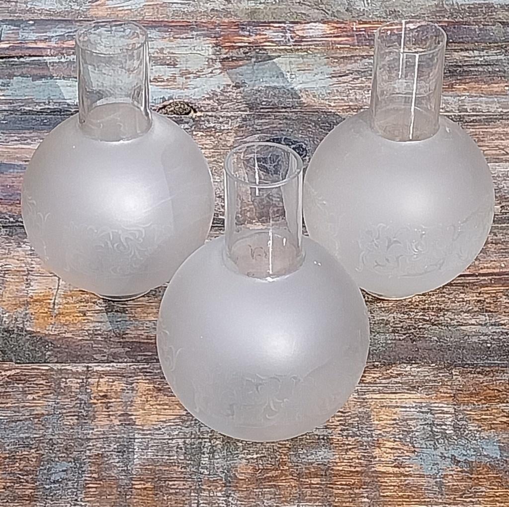 3 glazen lampenkappen voor olielampen, Huis en Inrichting, Lampen | Lampenkappen, Gebruikt, Minder dan 25 cm, Rond, Ophalen of Verzenden