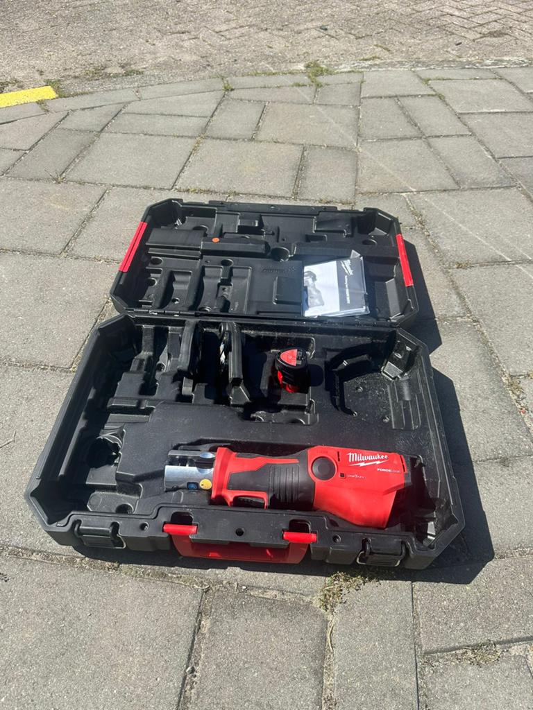 Milwaukee m12 perstang met 2 accu’s en 2 persbekken!!, Doe-het-zelf en Verbouw, Ophalen of Verzenden, Zo goed als nieuw