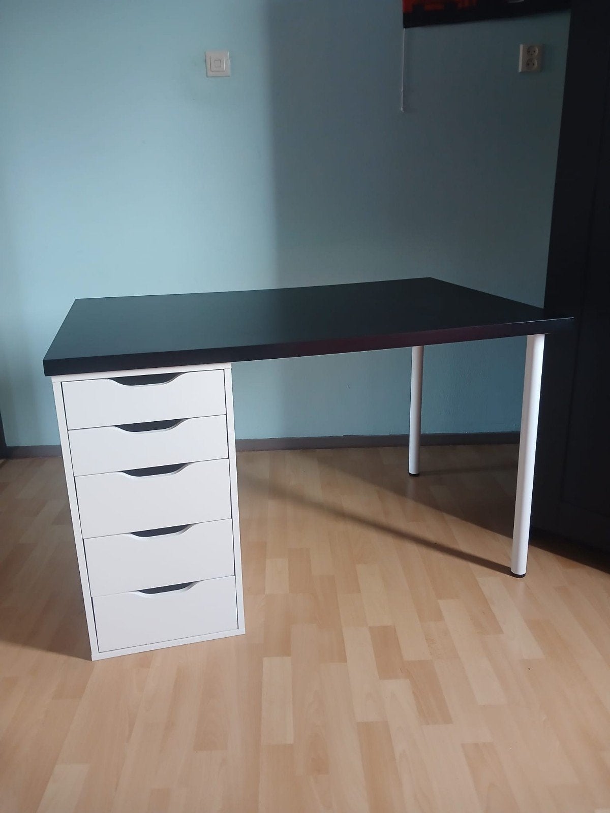 Mooi bureau, zo goed als nieuw, Ophalen, Zwart, 120 cm, Schoolbureau