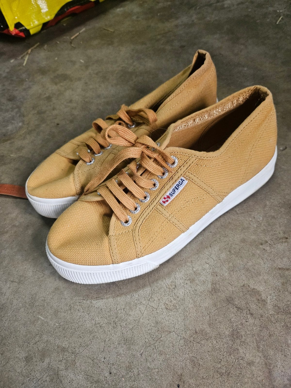 Superga sneakers - mosterd geel - Maat 39, Kleding | Dames, Beige, Ophalen of Verzenden, Sneakers of Gympen, Gedragen