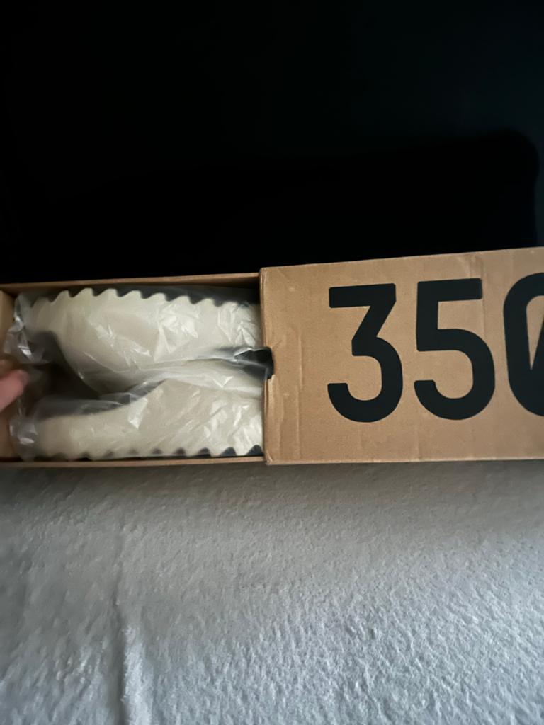 Yeezy Slides Maat 45 - Nieuw in doos, Verzenden, Zo goed als nieuw, Overige kleuren, Slippers