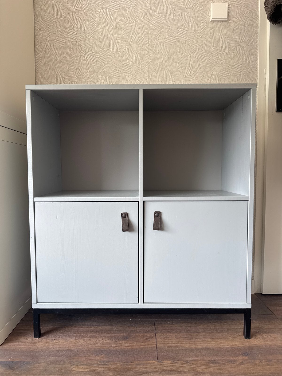 vtwonen Lower Case Four Open Grenen Betongrijs FSC MoetWeg, Ophalen, 50 tot 100 cm, Zo goed als nieuw, Minder dan 100 cm