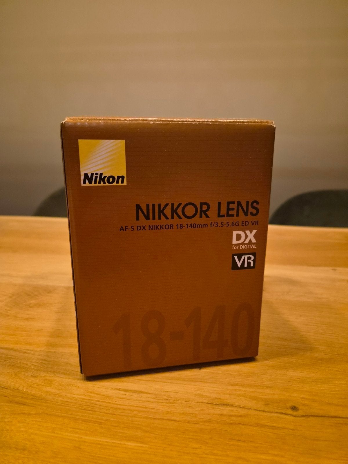 Nikon AF-S DX NIKKOR 18-140mm f/3.5-5.6G ED VR Lens, Gebruikt, Zonnekap, Nikon, Ophalen of Verzenden