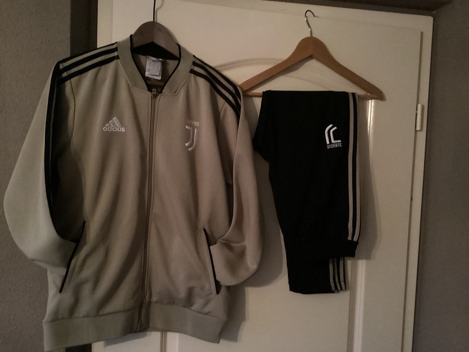Prachtig trainingspak Adidas maat L te koop., Ophalen of Verzenden, Zo goed als nieuw
