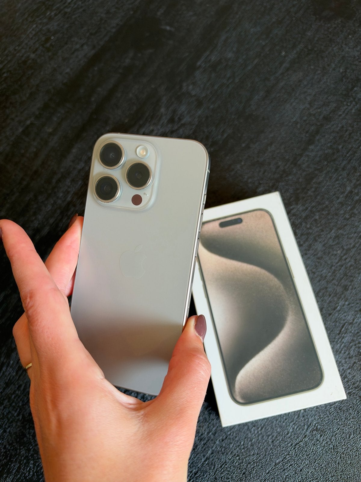 Foto 11 van iPhone 15 Pro - 512 GB - Lichte krasjes, 84% batterij