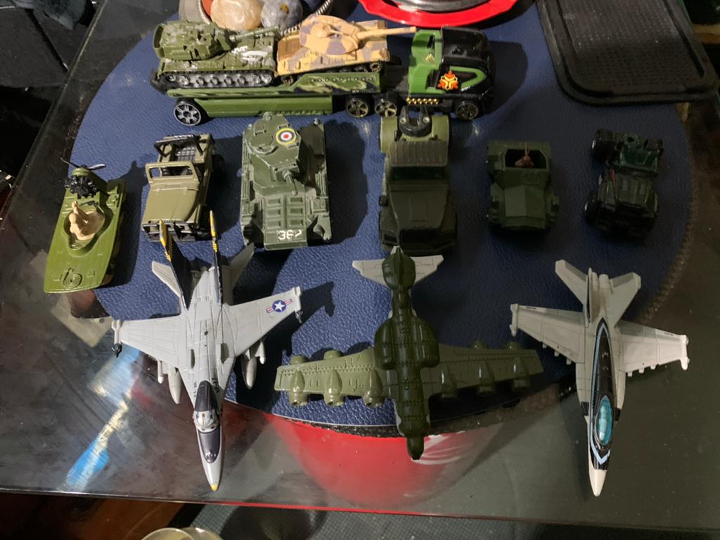 Militair speelgoed voertuigen en vliegtuigen set matchbox -9, Ophalen of Verzenden, Zo goed als nieuw