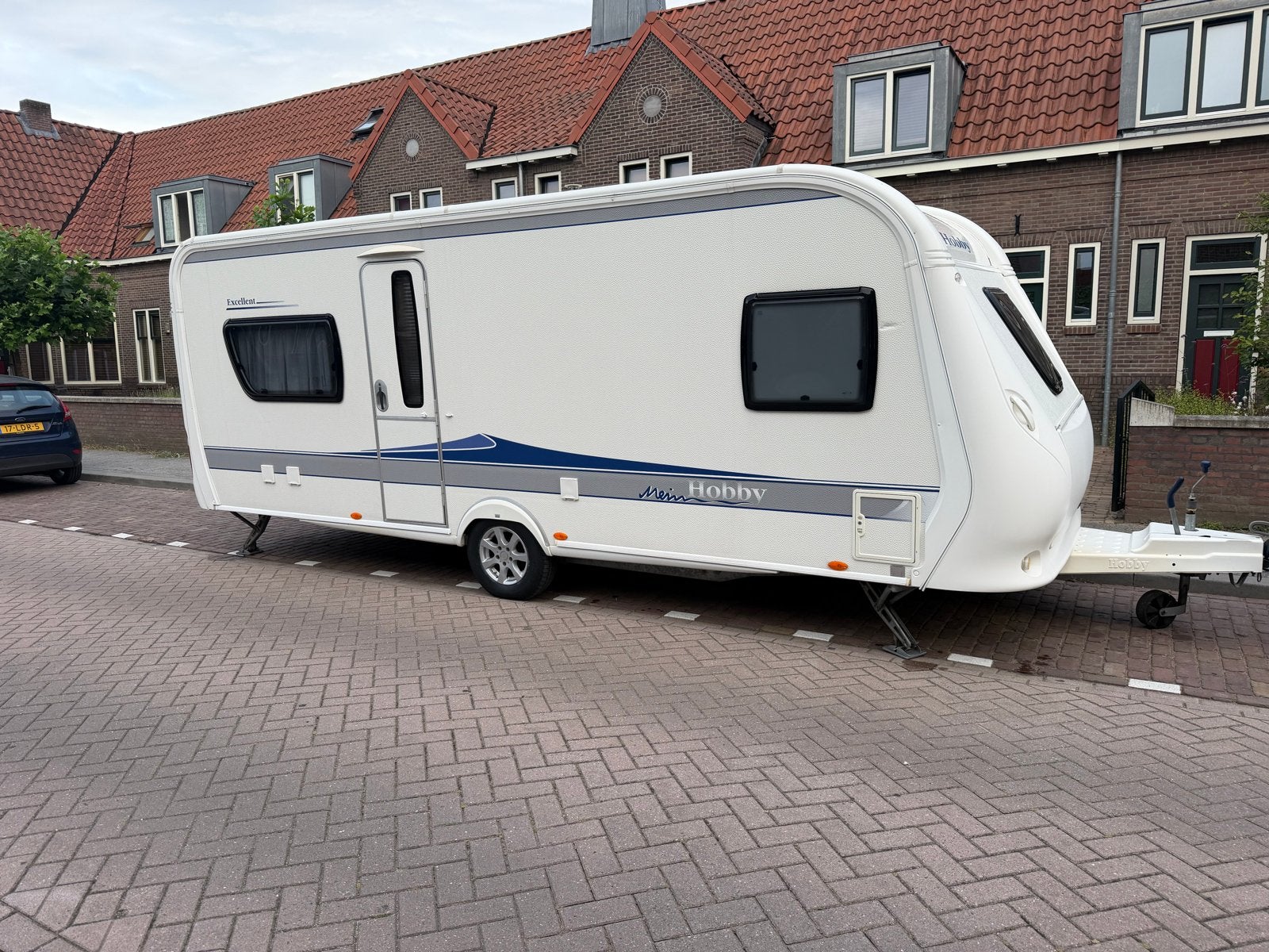 Hobby Excellent 560 en 250 breed met nieuwe voortent&luifel, Rondzit, Hobby, Particulier, Vast bed