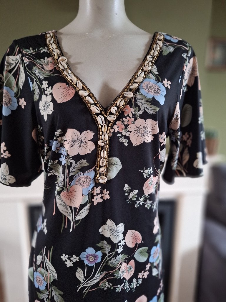 K-design lieflijk jurkje vergeet me nietjes en schelpjes L, Kleding | Dames, Jurken, K-design, Zwart, Maat 42/44 (L), Ophalen of Verzenden