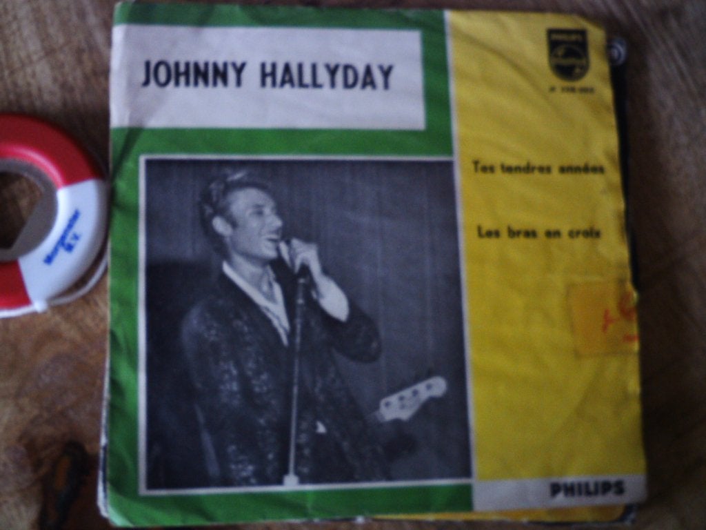 Johnny Hallyday - Tes tendres années / Les bras en crois 21o, 7 inch, Ophalen of Verzenden, Zo goed als nieuw, Overige typen