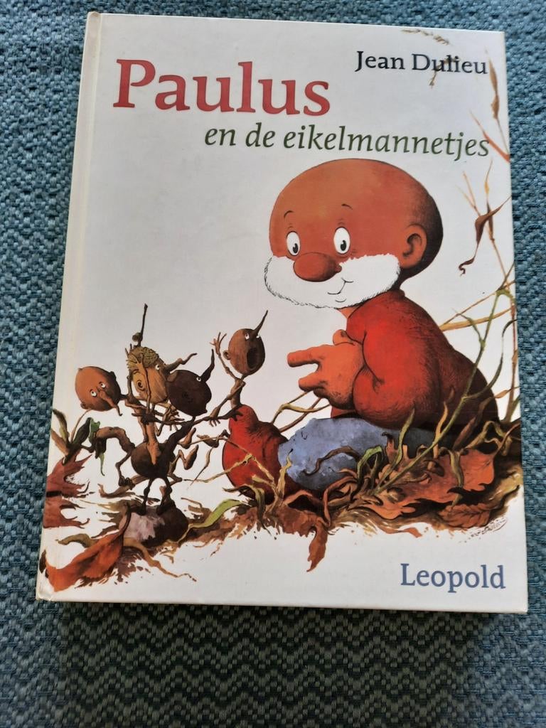 Paulus en de eikelmannetjes - Hardcover met CD, Boeken, Ophalen of Verzenden, Zo goed als nieuw, Sprookjes