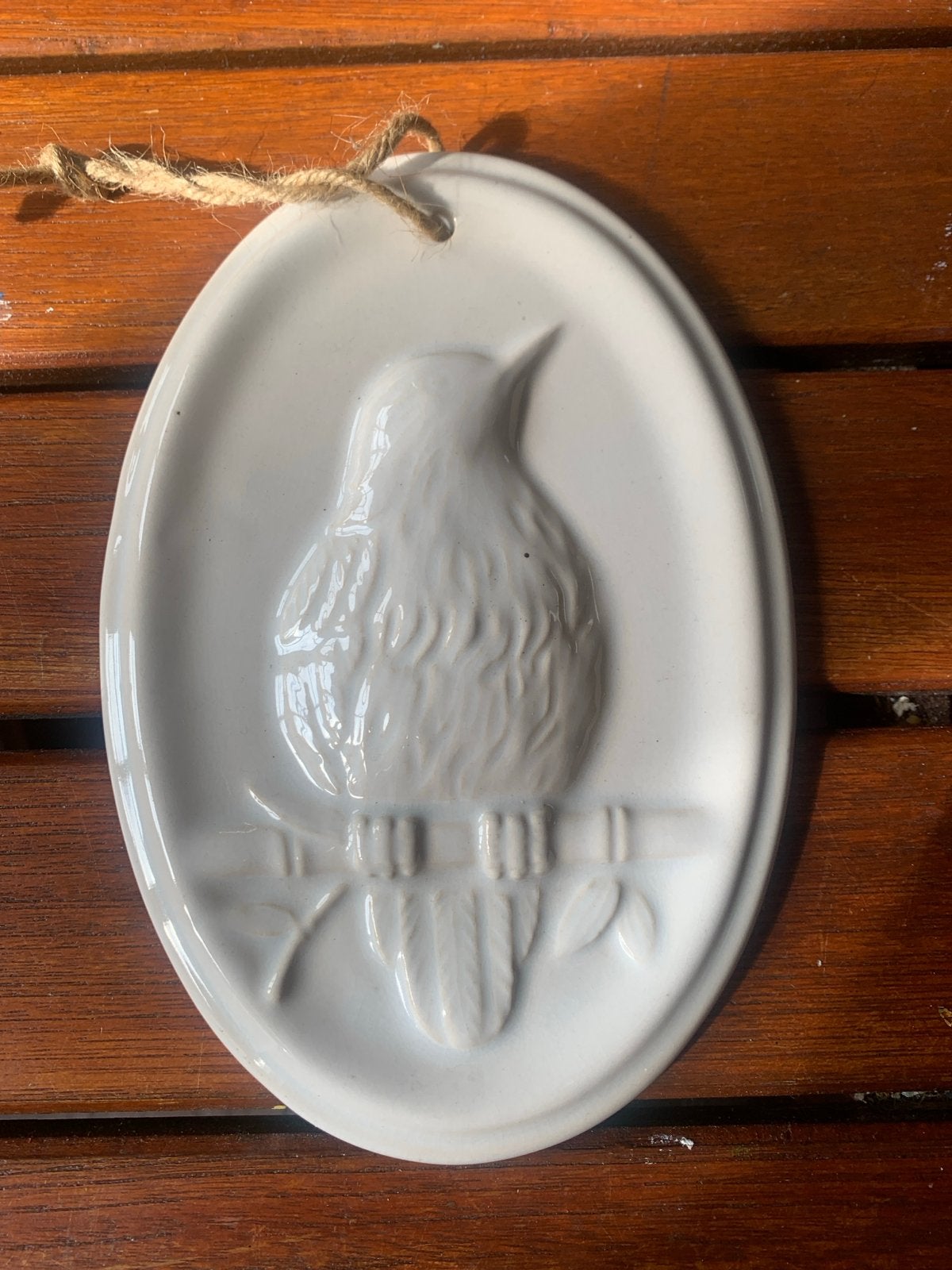 Nieuw! Keramiek vogeltje op ovaal crème kleur, Ophalen of Verzenden
