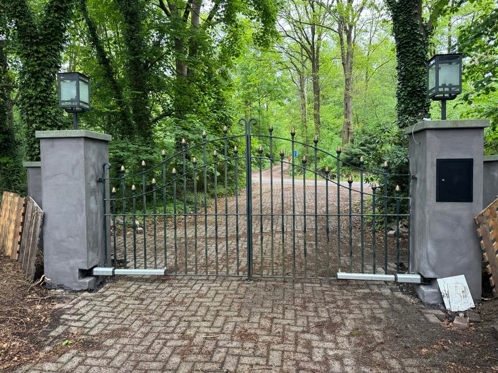 Sierlijk stalen poorthek 2 delen, Ophalen, Gebruikt, IJzer, Sierhekwerk