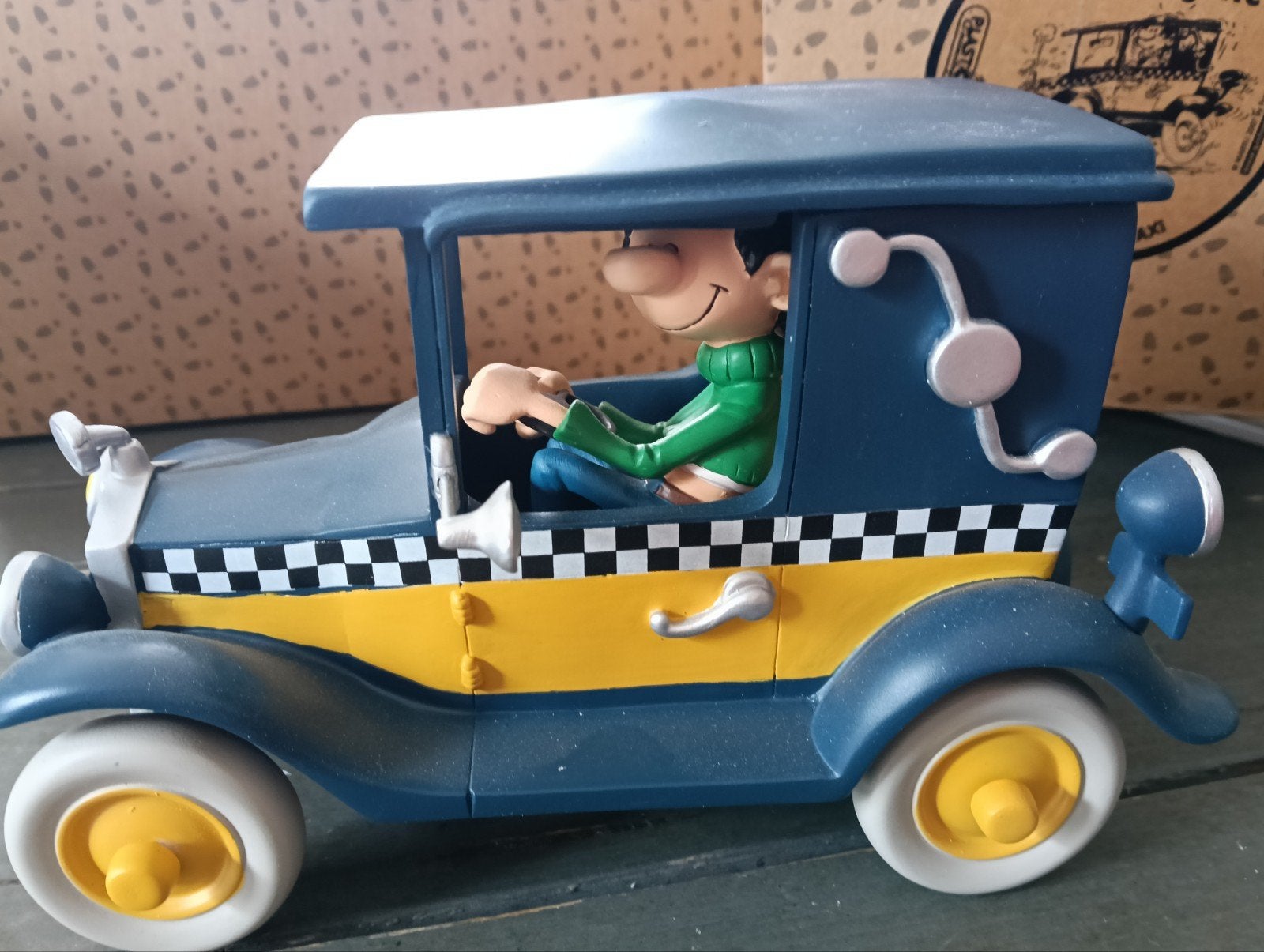 Guust Flater in zijn taxi, Ophalen of Verzenden, Nieuw, Beeldje of Figuurtje