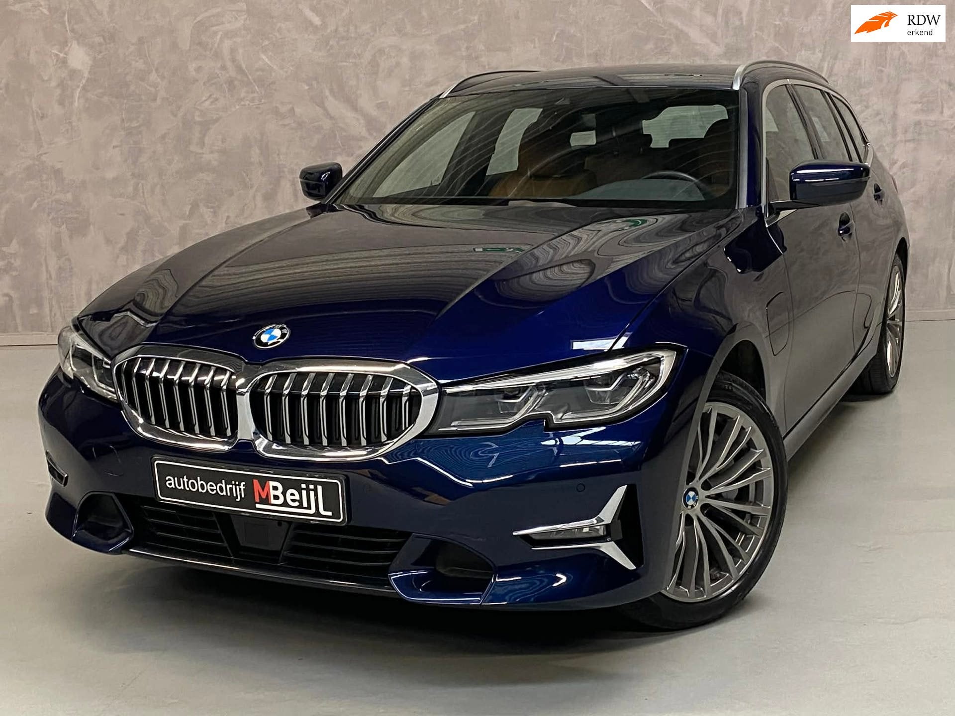 BMW 3-serie Touring 330e Business Edition Plus /Laser /Leder, Auto's, Automaat, 1998 cc, Achterwielaandrijving, Gebruikt