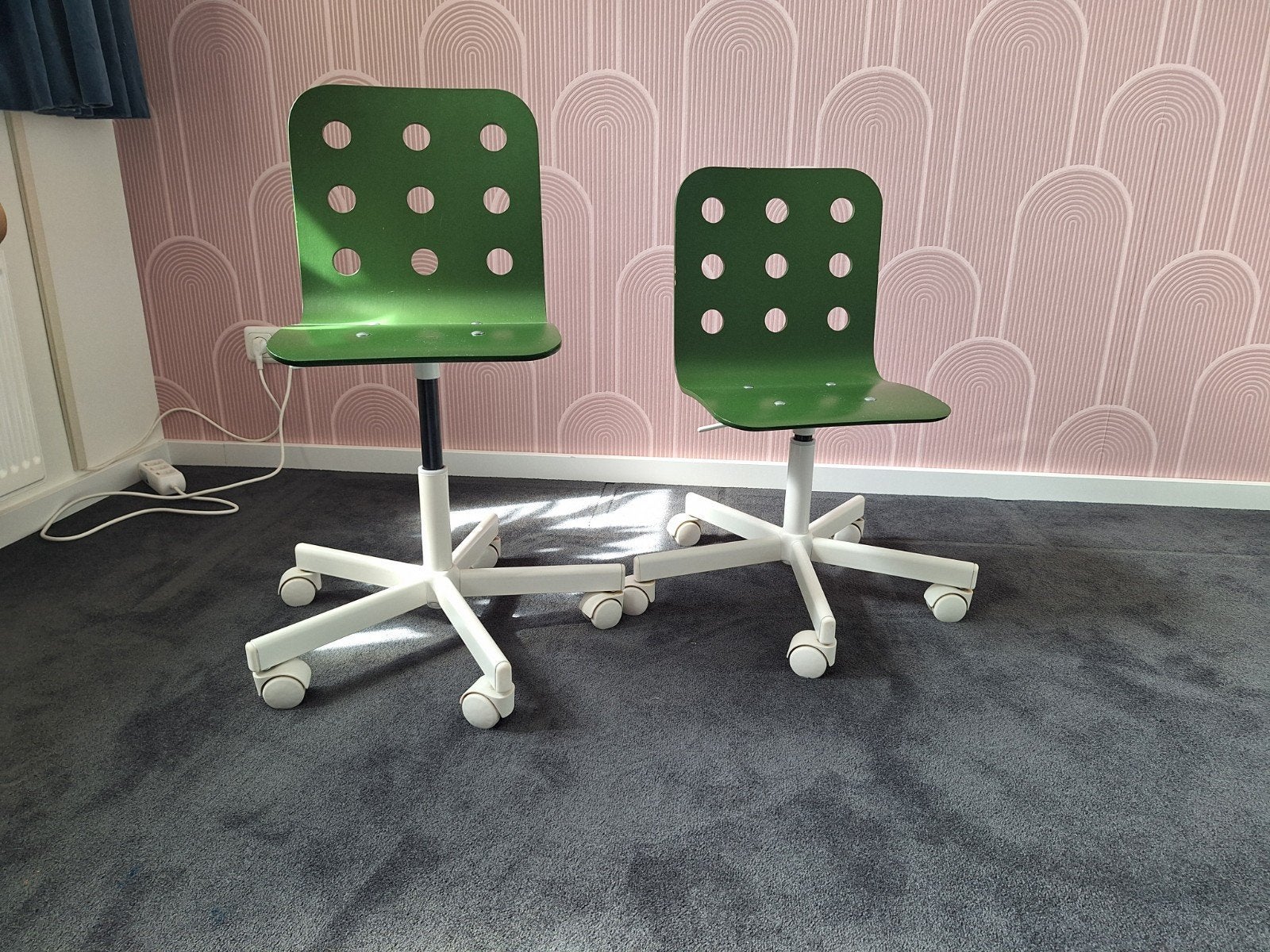 Twee groene IKEA bureaustoelen op wieltjes, Ophalen, Gebruikt, Twee, Overige kleuren