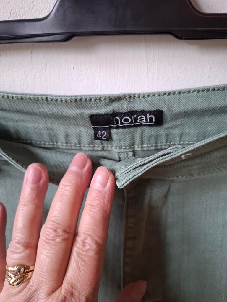 Gereserveerd, Kort, Maat 42/44 (L), Ophalen of Verzenden, Zo goed als nieuw