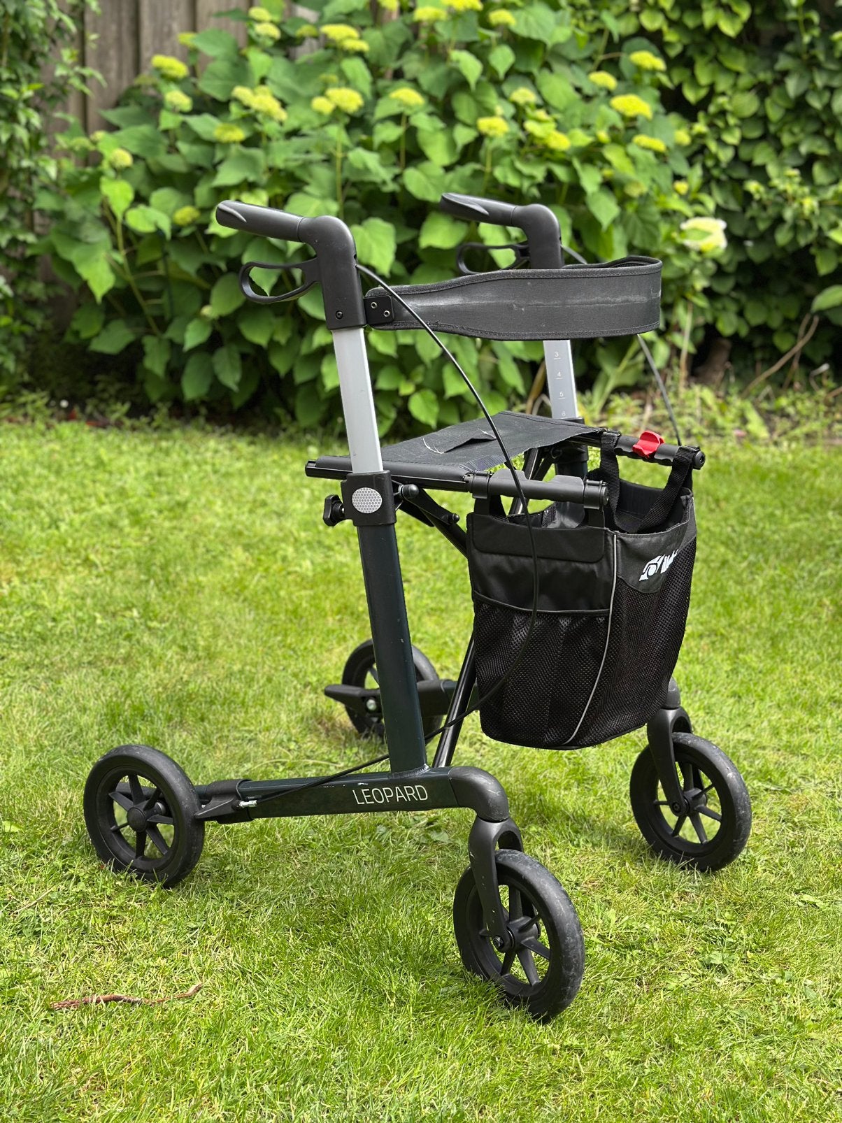 Mobilex Leopard rollator met SOFT wielen – lichtgewicht, Ophalen, Opvouwbaar, Zo goed als nieuw