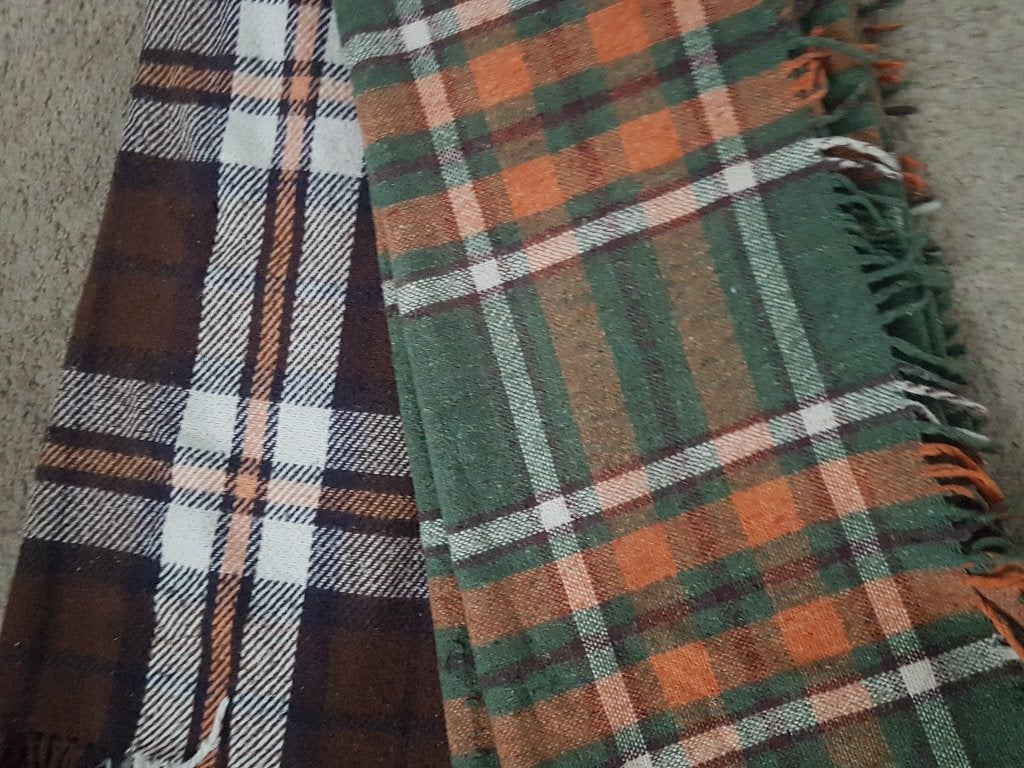 plaids 2x vintage geblokt per stuk5,00      per 2 =9,00 euro, Ophalen of Verzenden