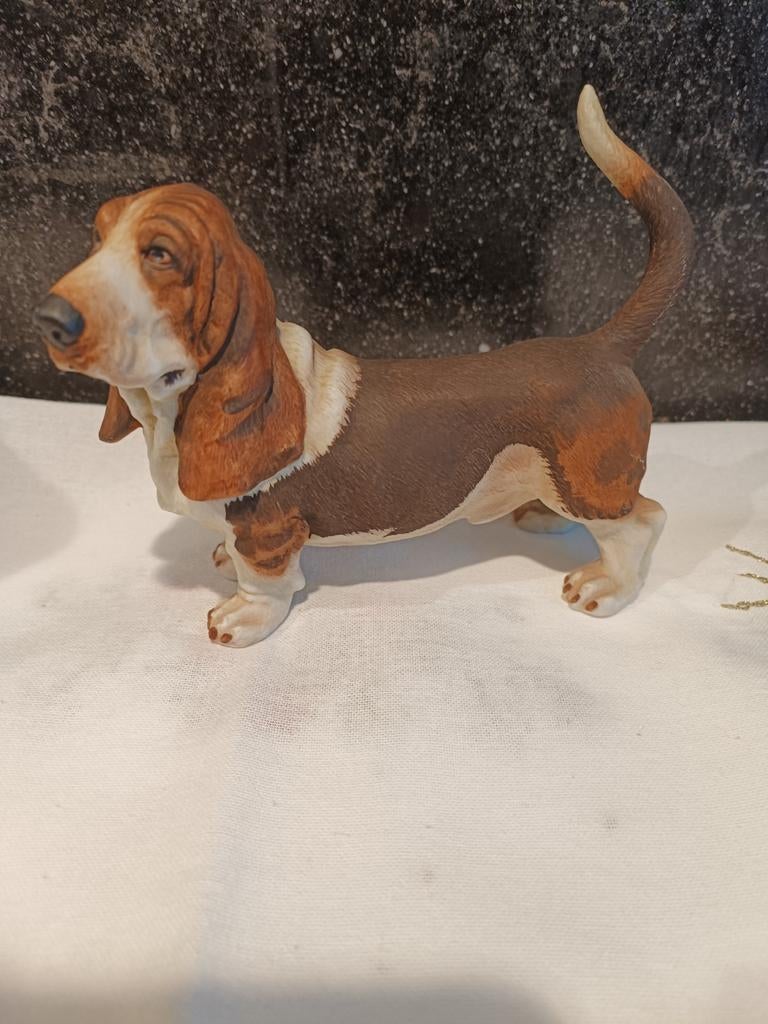 AKITA Beeldje Basset Hond - Gedetailleerd Hondenbeeld, Ophalen of Verzenden