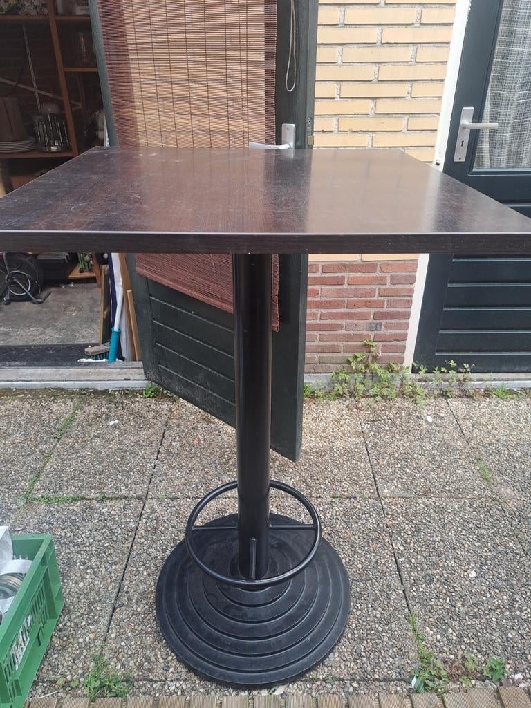 Staantafel, Ophalen