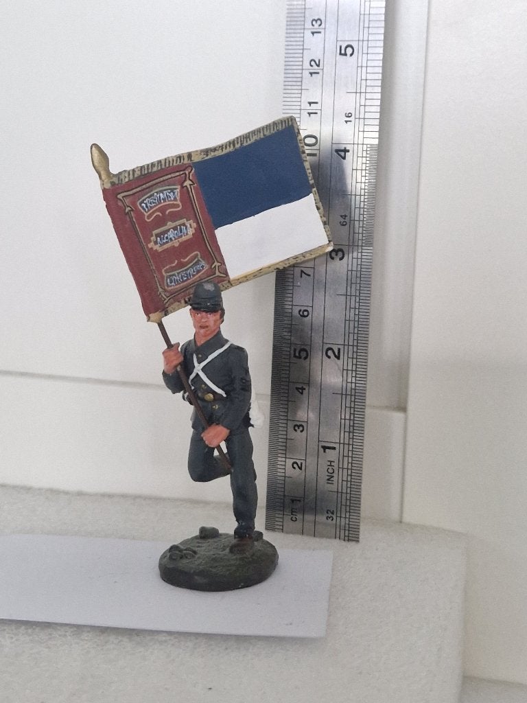 tinnen soldaat (leger Napoleon) met vlag 10, Ophalen of Verzenden, Zo goed als nieuw