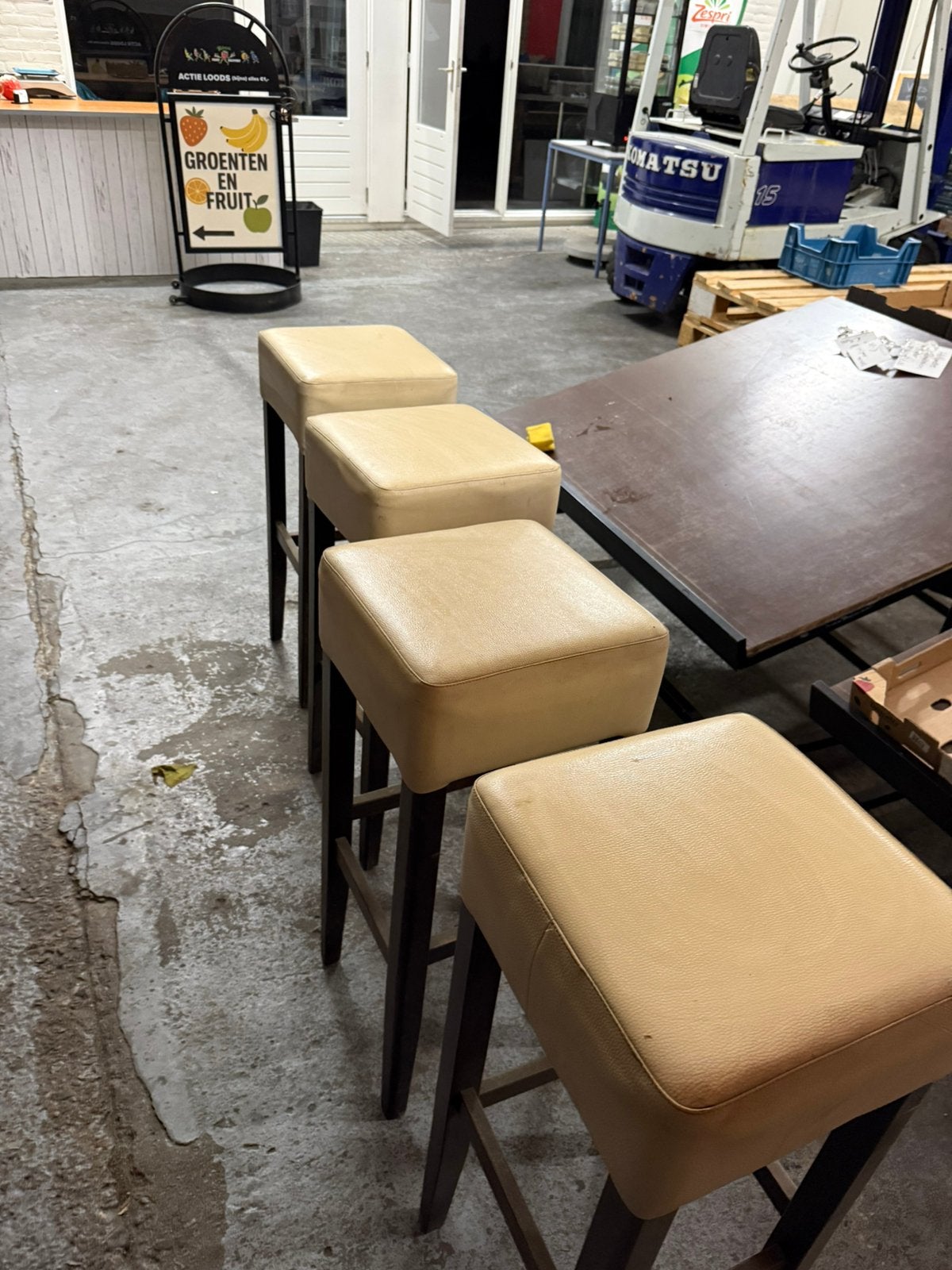 Barkruk 4 stuks, Ophalen, Kunststof, Gebruikt, 60 tot 90 cm