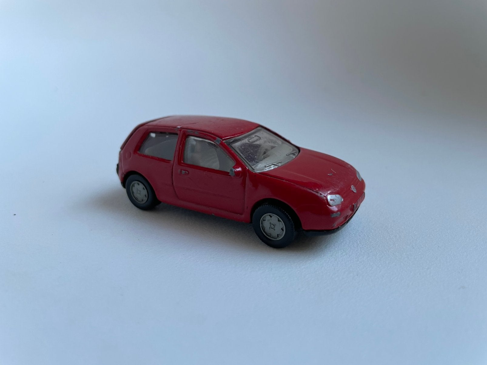 model VW Volkswagen Golf (IV) 3-d, rood Siku 1/50, Ophalen of Verzenden, Gebruikt, Auto, SIKU