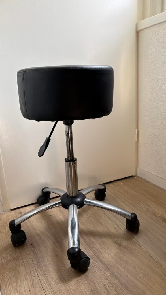 Grote behandel kruk op wielen, Ophalen of Verzenden, Zo goed als nieuw