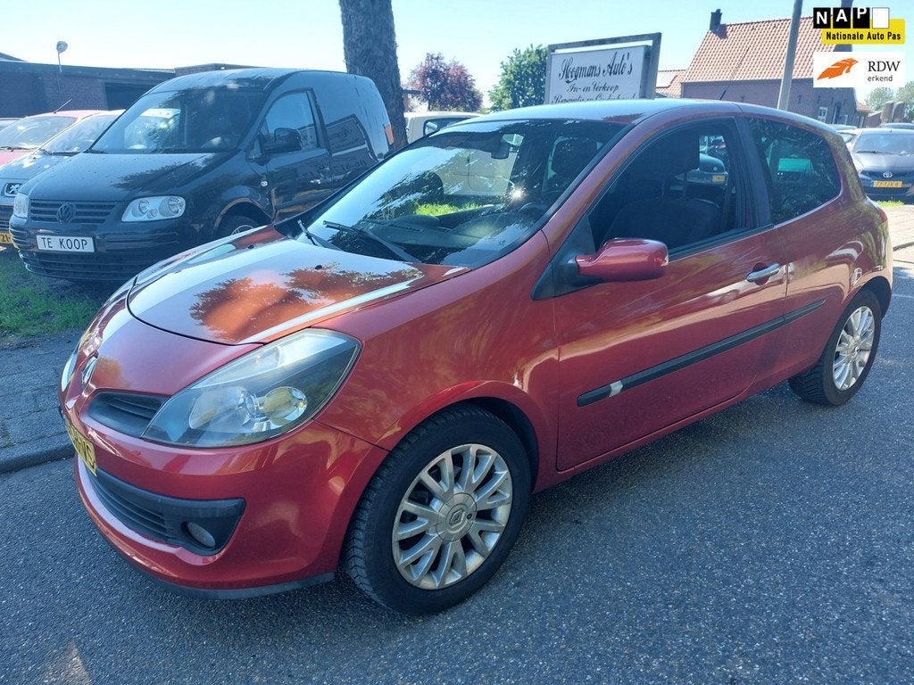Renault Clio 1.4-16V Dynamique Luxe, Voorwielaandrijving, Gebruikt, 4 cilinders, 49 €/maand