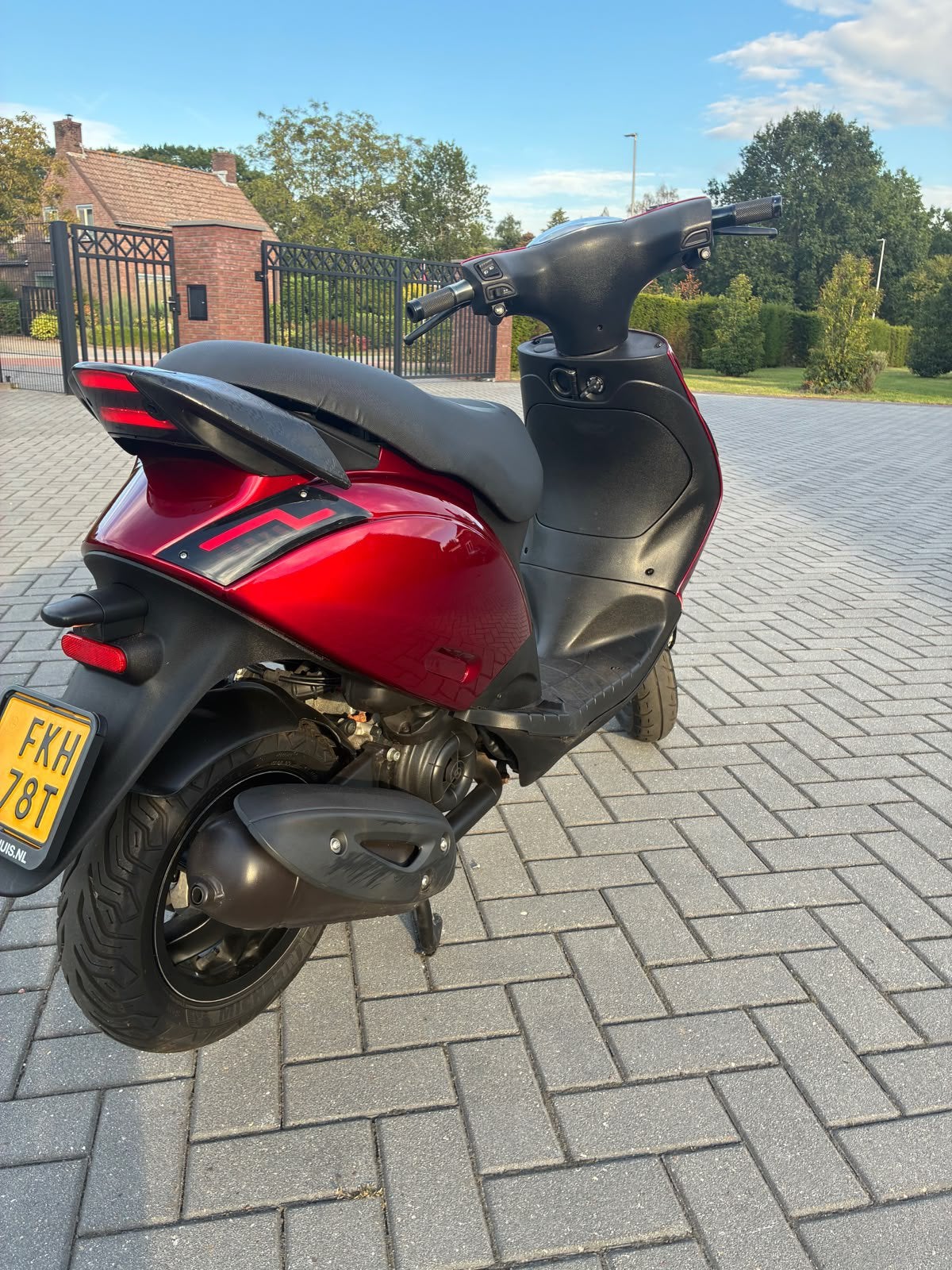 Piaggio Zip iGET 2023 – Candy Red SP, Ophalen, Maximaal 45 km/u, Zip, Zo goed als nieuw
